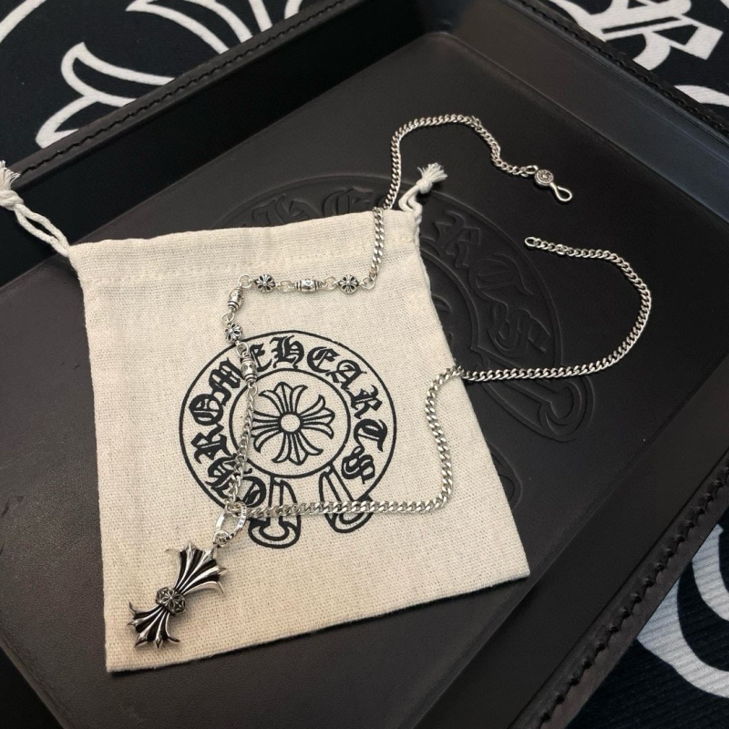 Ch*0me He**ts necklaces